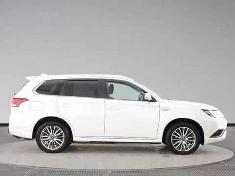 Mitsubishi Outlander PHEV DESIGN 3
