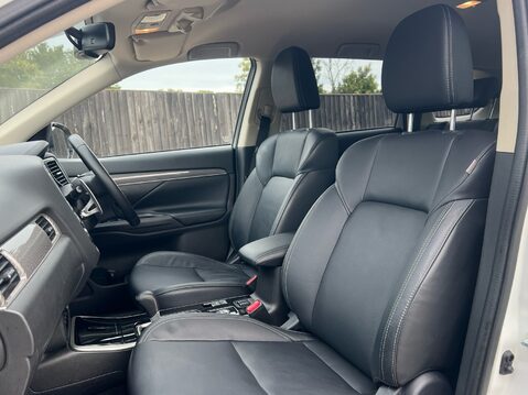 Mitsubishi Outlander 4 3