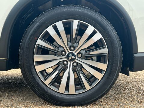 Mitsubishi Outlander 4 4