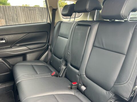 Mitsubishi Outlander 4 9