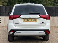 Mitsubishi Outlander 4 8