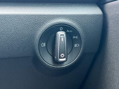 Volkswagen T-Roc DESIGN TSI EVO DSG 28