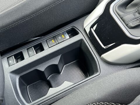 Volkswagen T-Roc DESIGN TSI EVO DSG 34