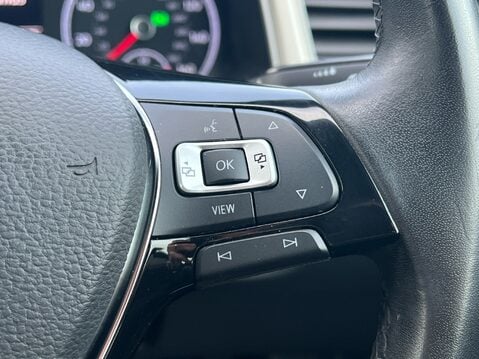 Volkswagen T-Roc DESIGN TSI EVO DSG 25