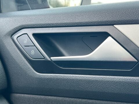 Volkswagen T-Roc DESIGN TSI EVO DSG 36