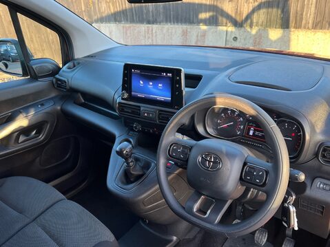 Toyota Proace City L2 ICON 10