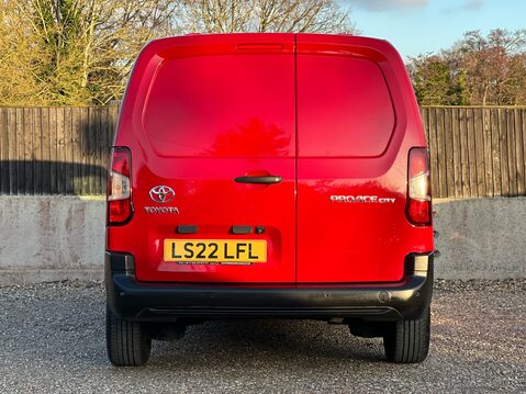 Toyota Proace City L2 ICON 8