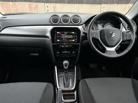 Suzuki Vitara SZ-T MHEV 3