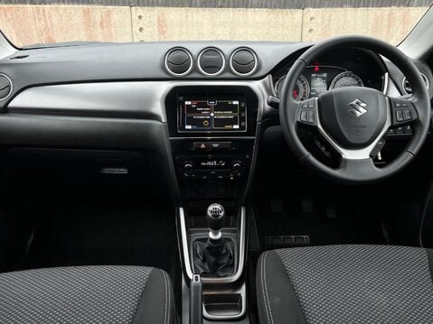 Suzuki Vitara SZ-T BOOSTERJET MHEV 3