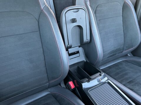 Ford Kuga ST-LINE X TDCI 28