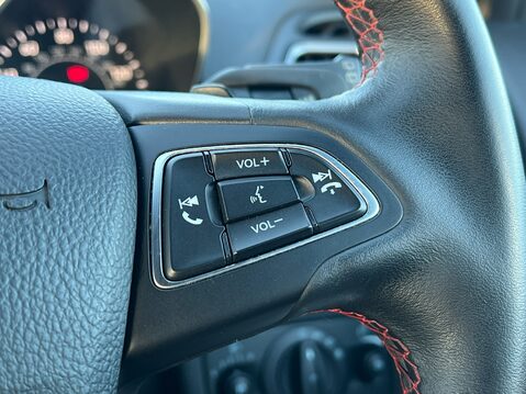 Ford Kuga ST-LINE X TDCI 31