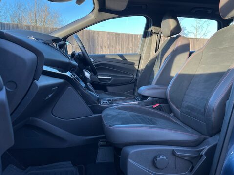 Ford Kuga ST-LINE X TDCI 3