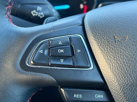 Ford Kuga ST-LINE X TDCI 29