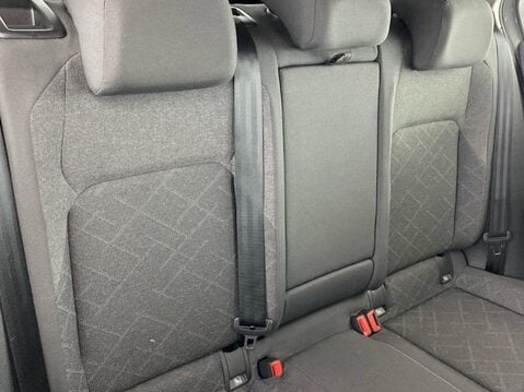 Volkswagen Golf LIFE TSI 5