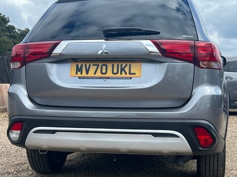 Mitsubishi Outlander EXCEED 17