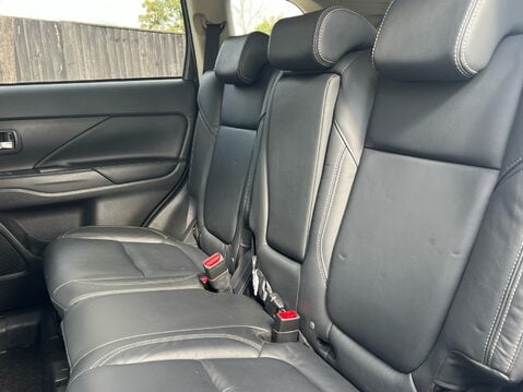 Mitsubishi Outlander EXCEED 9