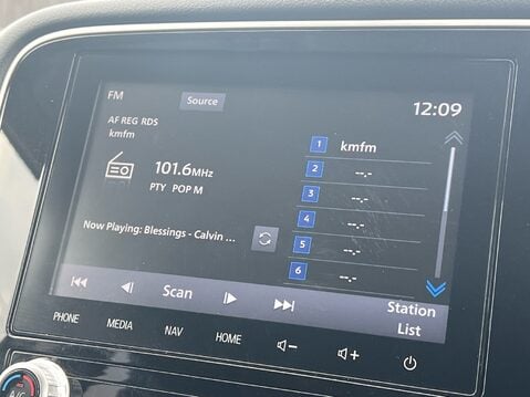 Mitsubishi Outlander EXCEED 19