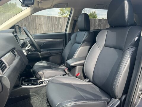 Mitsubishi Outlander EXCEED 3