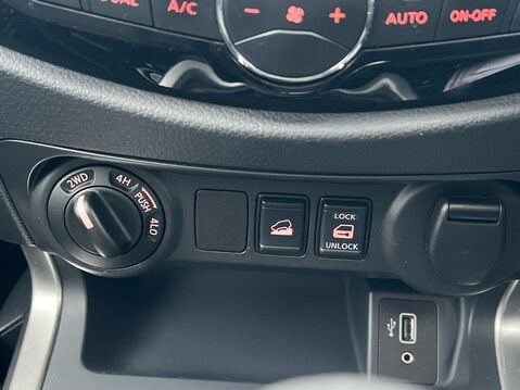 Nissan Navara DCI N-GUARD SHR DCB 40