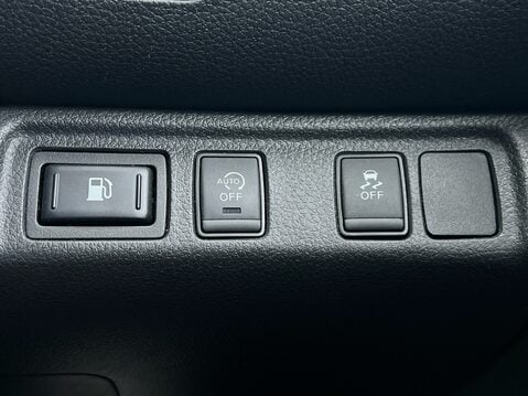 Nissan Navara DCI N-GUARD SHR DCB 27