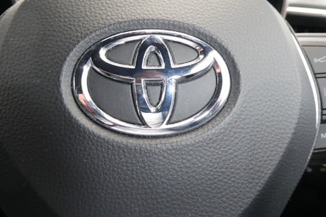 Toyota Corolla 1.8 VVT-h Design Hatchback 5dr Petrol Hybrid CVT Euro 6 (s/s) (122 ps) 49