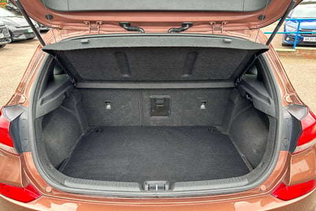 Hyundai i30 1.4 T-GDi Blue Drive Premium Hatchback 5dr Petrol Manual Euro 6 (s/s) (140 18