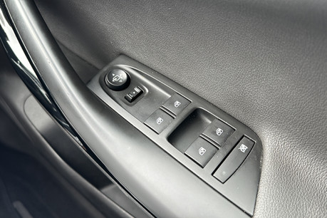 Vauxhall Astra 1.4i Turbo Elite Nav Hatchback 5dr Petrol Manual Euro 6 (150 ps) 28