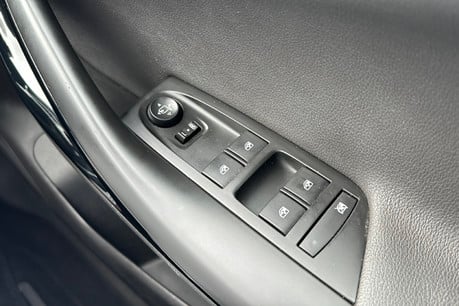 Vauxhall Astra 1.4i Turbo Elite Nav Hatchback 5dr Petrol Manual Euro 6 (150 ps) 28