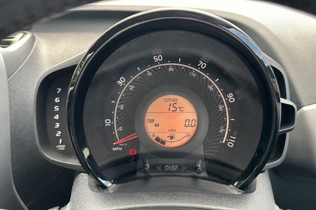 Toyota Aygo 1.0 VVT-i x-play Hatchback 5dr Petrol Manual Euro 6 (71 ps) 32