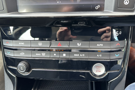 Jaguar XE 2.0d SE Saloon 4dr Diesel Manual Euro 6 (s/s) (163 ps) 15