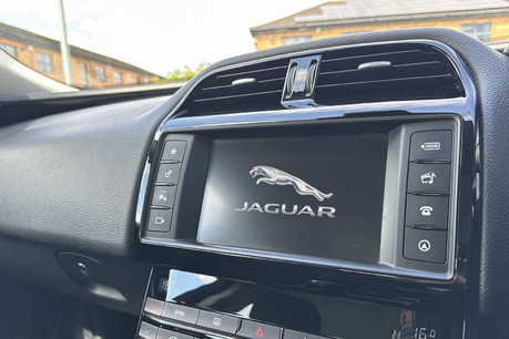 Jaguar XE 2.0d SE Saloon 4dr Diesel Manual Euro 6 (s/s) (163 ps) 29