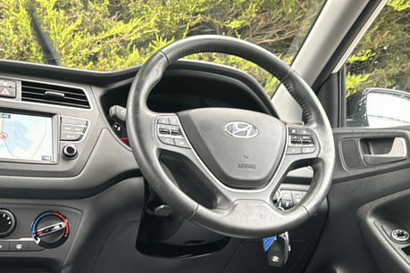 Hyundai i20 1.2 Play Hatchback 5dr Petrol Manual Euro 6 (s/s) (84 ps) 41