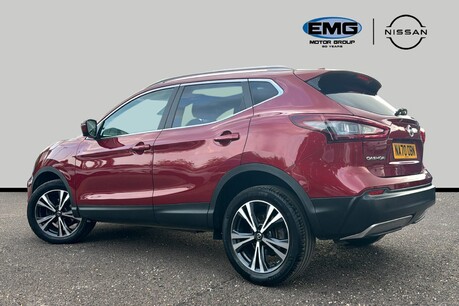 Nissan Qashqai 1.3 DIG-T N-Connecta Glass roof Euro 6 (s/s) 5dr 4