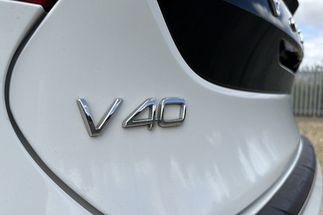 Volvo V40 1.5 T3 GPF Pro Hatchback 5dr Petrol Auto Euro 6 (s/s) (152 ps) 40