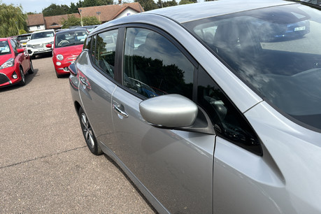 Nissan LEAF 40kWh Acenta Auto 5dr 29