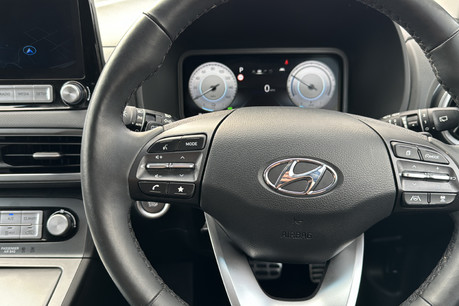 Hyundai KONA PREMIUM 16