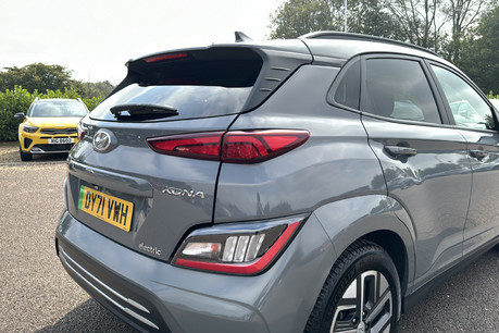 Hyundai KONA 64kWh Premium SUV 5dr Electric Auto (10.5kW Charger) (204 ps) 25