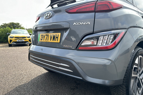 Hyundai KONA PREMIUM 26