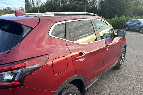 Nissan Qashqai 1.3 DIG-T N-Connecta Glass Roof Euro 6 (s/s) 5dr 30