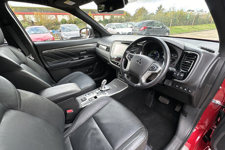 Mitsubishi Outlander PHEV DYNAMIC SAFETY 30