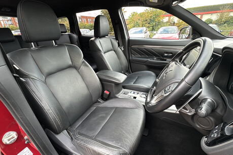 Mitsubishi Outlander PHEV DYNAMIC SAFETY 31