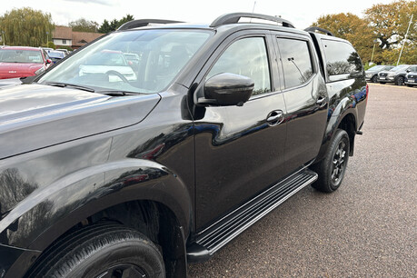 Nissan Navara 2.3 dCi Tekna Auto 4WD Euro 6 4dr 35