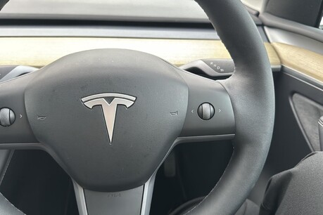 Tesla Model Y Auto RWD 5dr 18