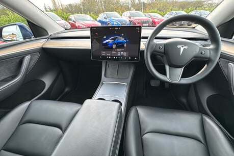 Tesla Model Y LONG RANGE AWD 9