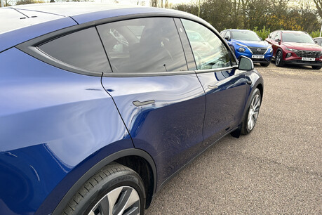 Tesla Model Y LONG RANGE AWD 37