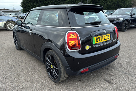 Mini Hatch 32.6kWh Level 2 Hatchback 3dr Electric Auto (184 ps) 27