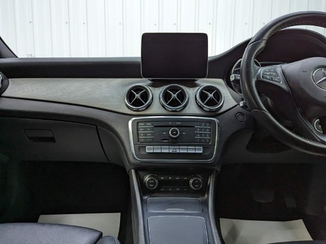 Mercedes-Benz GLA Class GLA 200 D SPORT EXECUTIVE 81
