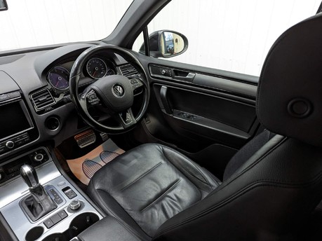 Volkswagen Touareg 3.0 TDI V6 BlueMotion Tech R-Line Tiptronic 4WD Euro 6 (s/s) 5dr 49