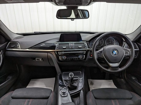 BMW 3 Series 318I SPORT 3