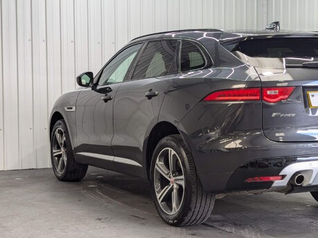 Jaguar F-Pace V6 S AWD 35